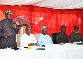 From left: Chairman, PDP National Reconciliation Committee and former governor of Osun State, Prince Olagunsoye Oyinlola; addressing journalists at the three-day reconciliation meeting at the Presidential Lodge, Government House, Ibadan, Oyo State, while, the Deputy Governor, Barrister Bayo Lawal; Secretary of the committee and former governor of Gombe State, Senator Ibrahim Dankwambo; former deputy governor of Abia State, Hon Ude Oko Chukwu and Mr Rahman Owokoniran look on.